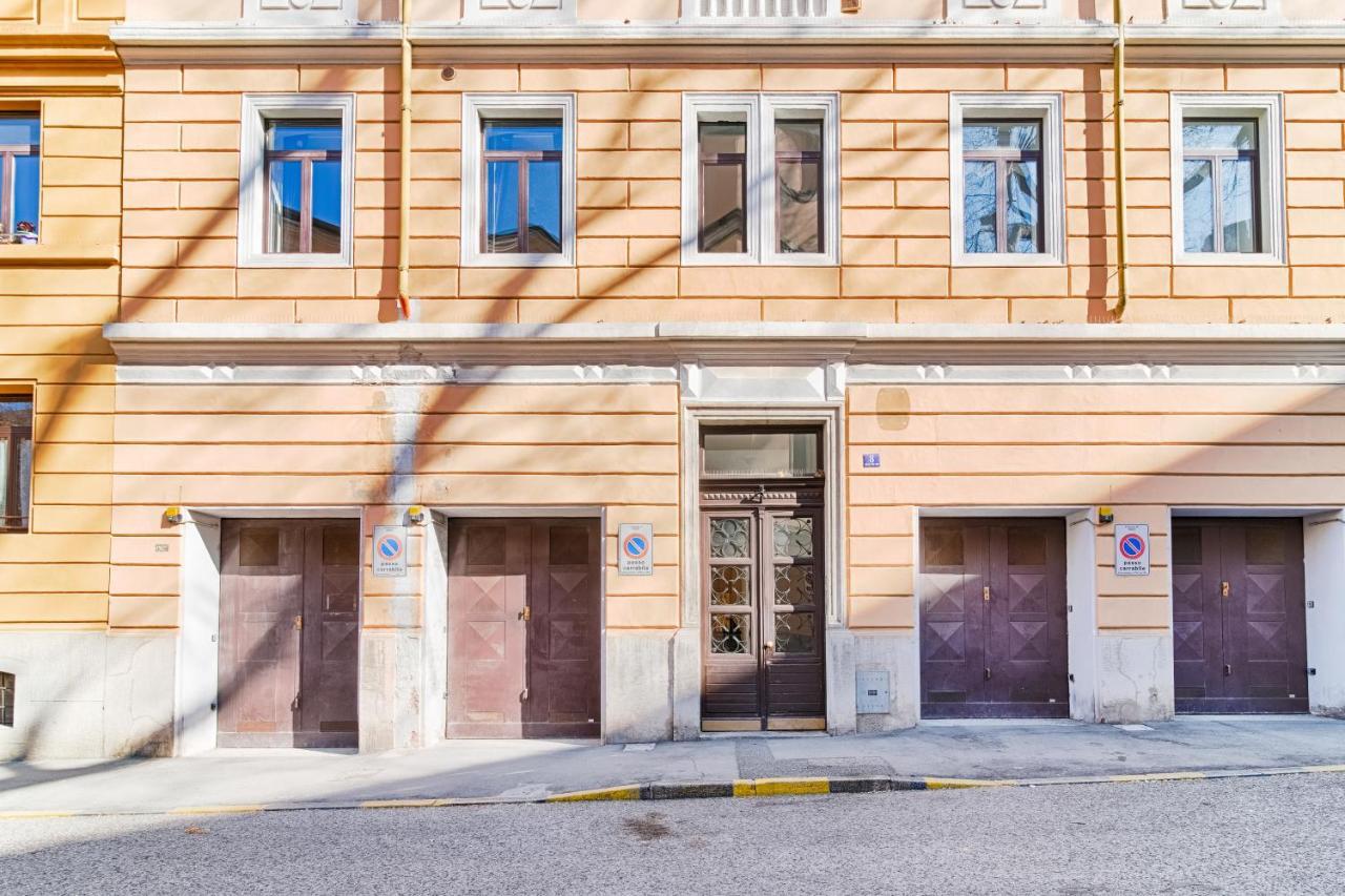 Frida Apartment Nuovo Luminoso Con Vista Aperta ترييستي المظهر الخارجي الصورة